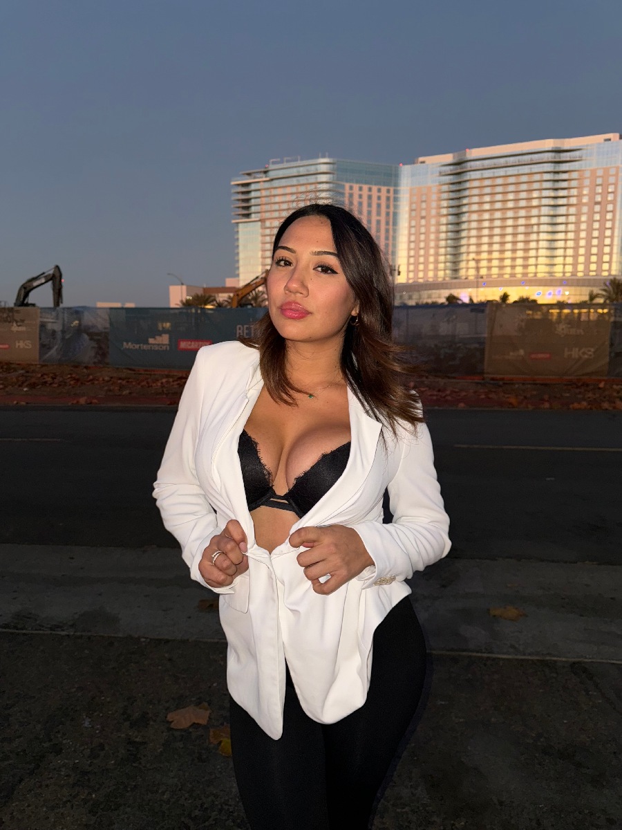 Take a pause and enjoy Ali Cruz — streaming from Linfen