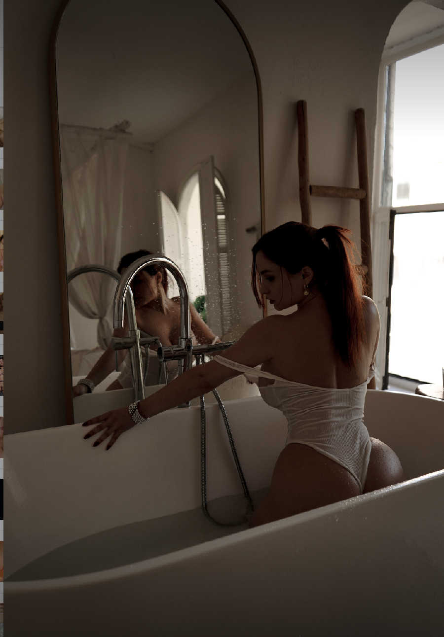 A playful frame from Miranda Faith nude — online in Linfen