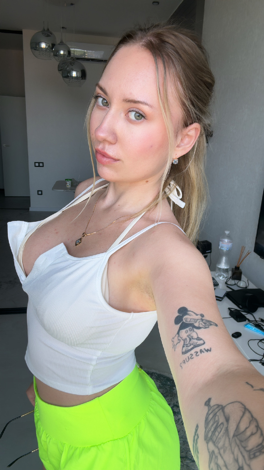 KateV in her underwear in Linfen