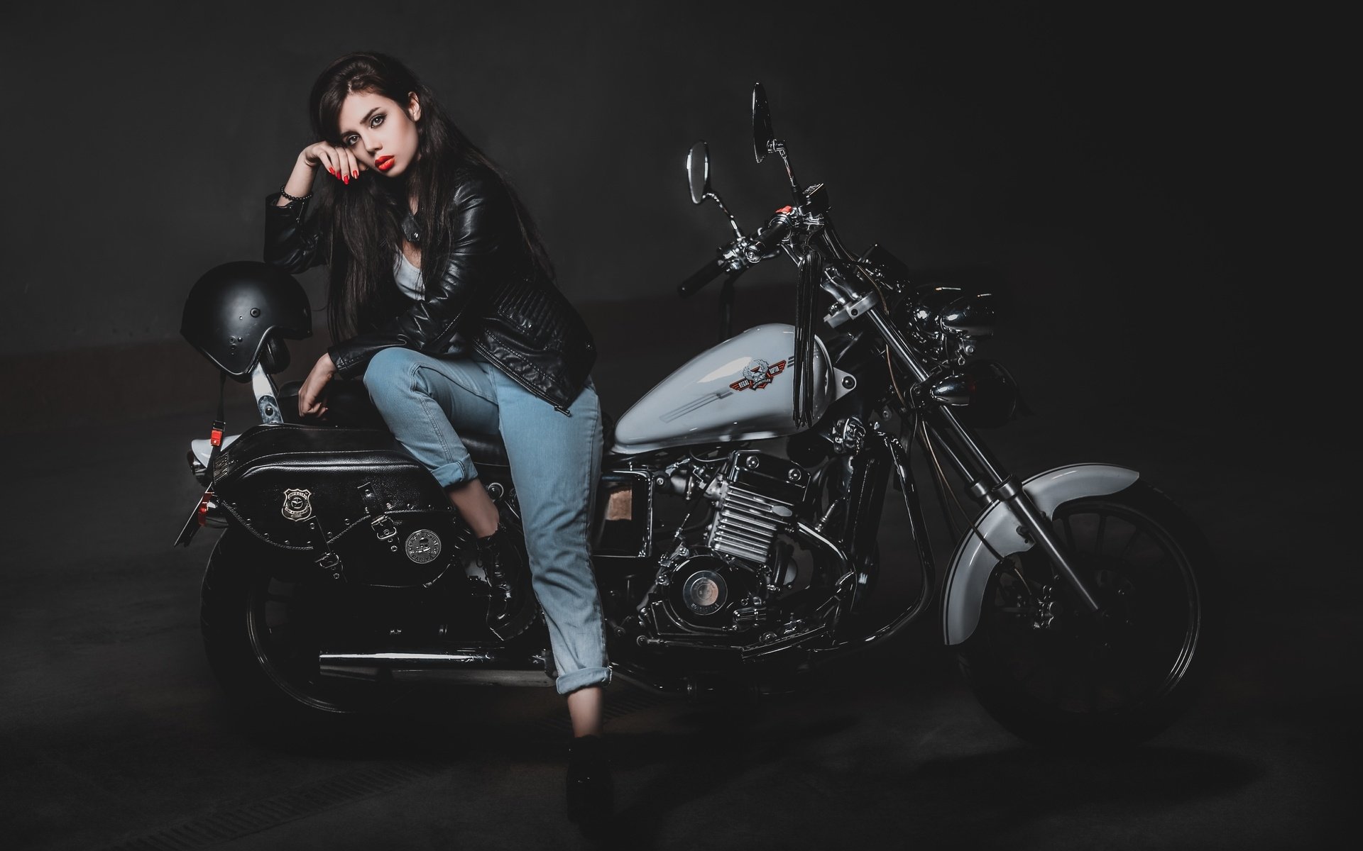 Biker girls: style and drive in Linfen