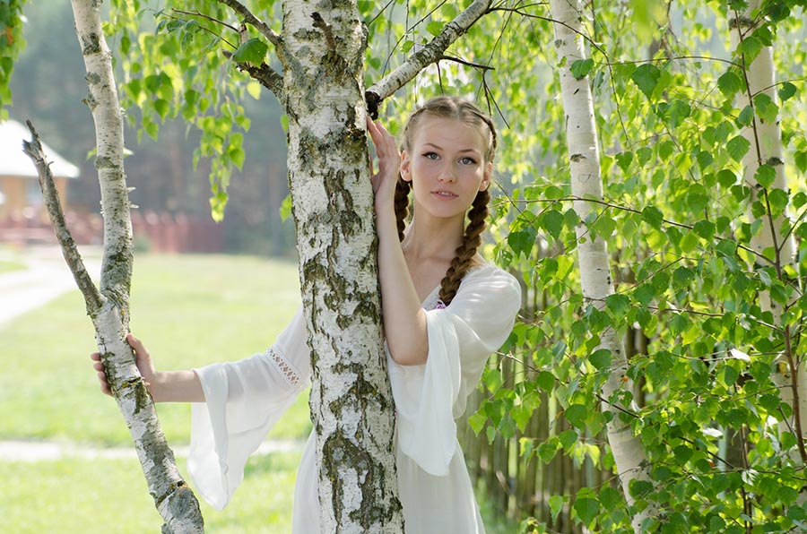 Women in Slavic costumes in Linfen