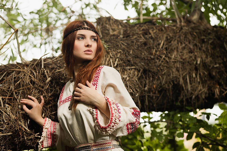 Women in Slavic costumes in Linfen