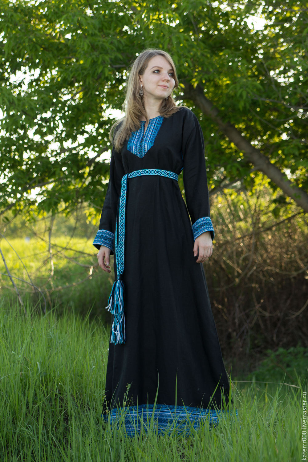Women in Slavic costumes in Linfen