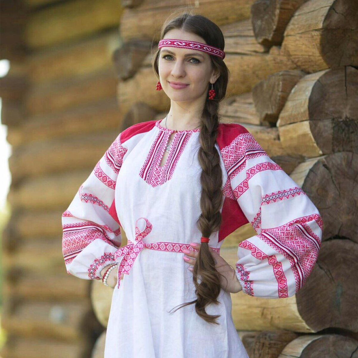 Girls in Slavic costumes in Linfen