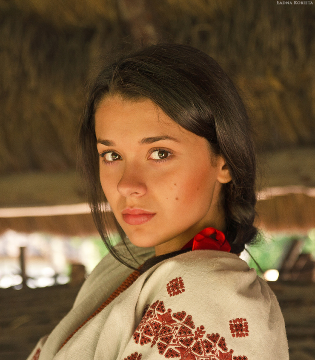 Girls in Slavic costumes in Linfen