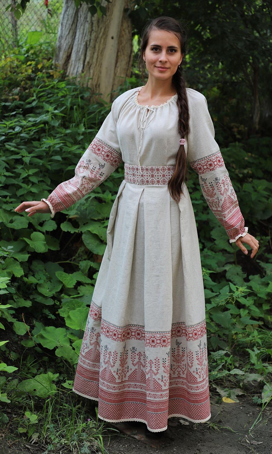 Girls in Slavic costumes in Linfen