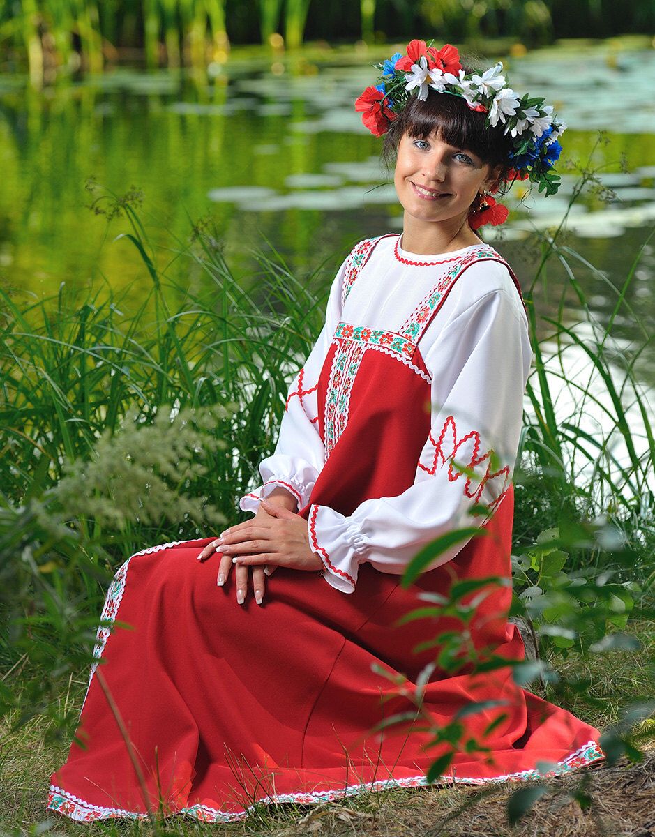 Beautiful girl Girls in Slavic costumes in Linfen