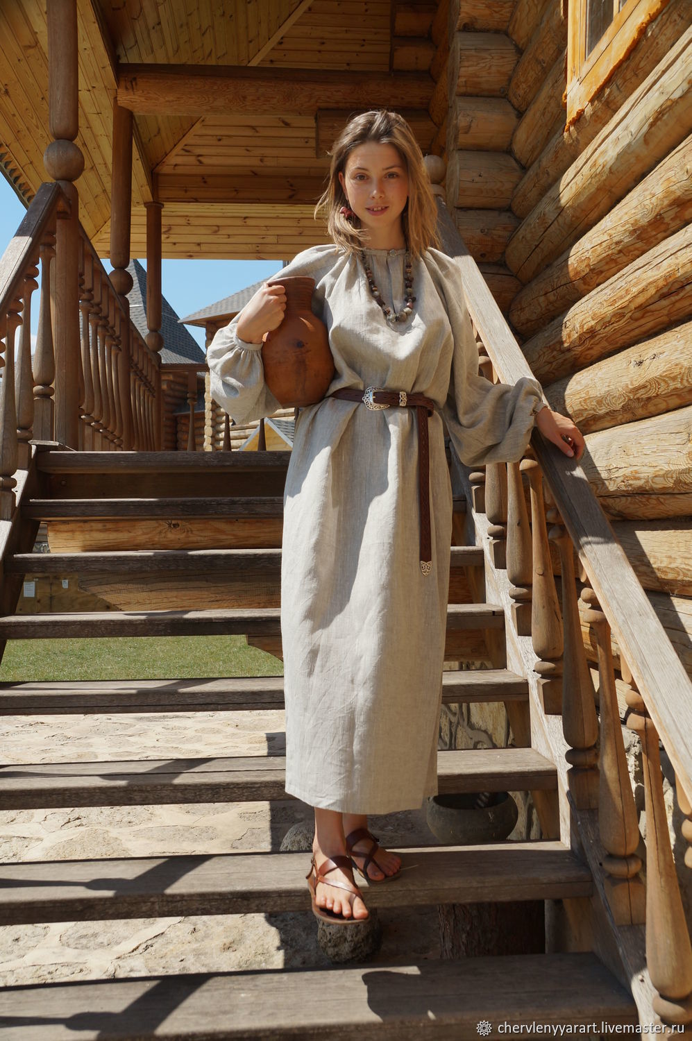 Girls in Slavic costumes in Linfen