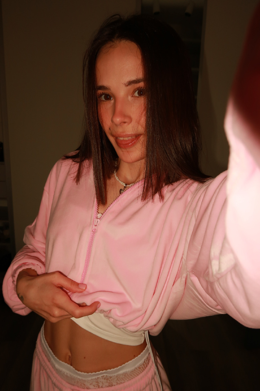 Tina brings the glow — live moments in Linfen